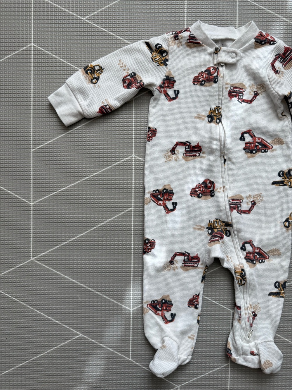 Carter's|Baby boy Footed One-Piece in waffle knit-Red Construction Truck•••6-9M